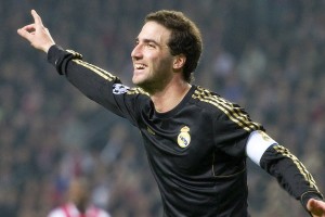 开云体育APP下载-欧冠决赛之夜，乔治进攻端无人可挡，他如何撕碎欧洲最强防线？