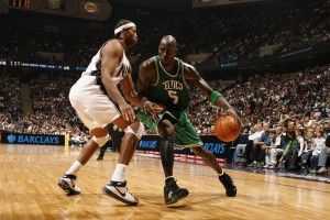 开云体育app-老鹰打穿湖人，切特在焦点战证明自己，新生代中锋的崛起宣言