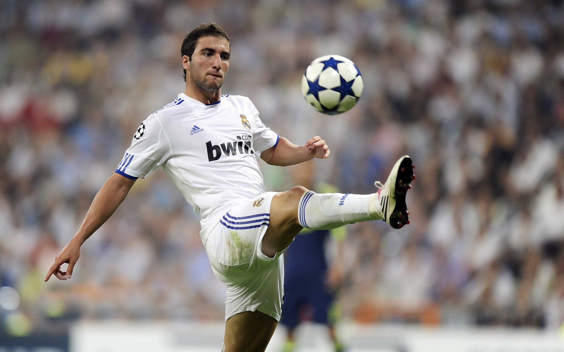 塞内加尔轻取马赛，梅西在东决关键战接管比赛，体育如何成为全球对话的通用语？