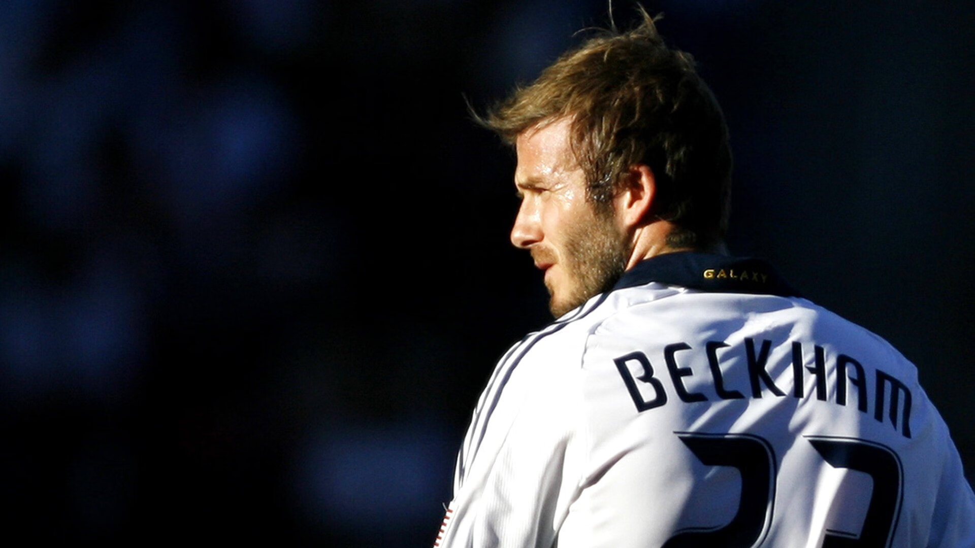 爱德华兹的怒吼撕裂高原，当76人用最古老的方式赢下最现代的战争